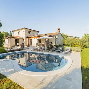 Wunderschöne Jurinea Mit Privaten Pool Barat (Porec)